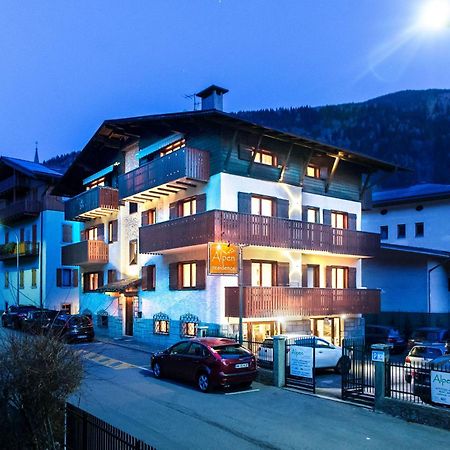 Residence Alpen Casavacanze Pinzolo Bagian luar foto