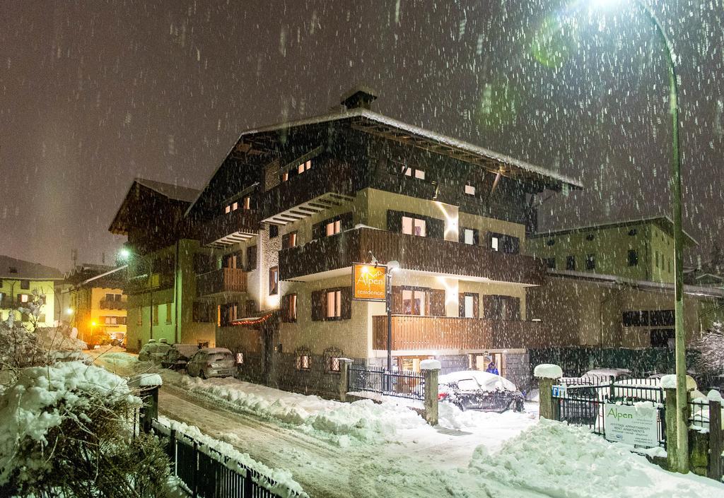 Residence Alpen Casavacanze Pinzolo Bagian luar foto