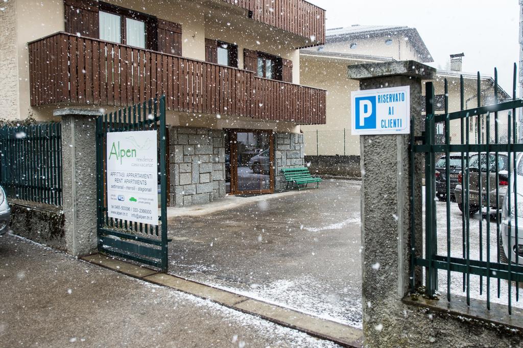 Residence Alpen Casavacanze Pinzolo Bagian luar foto