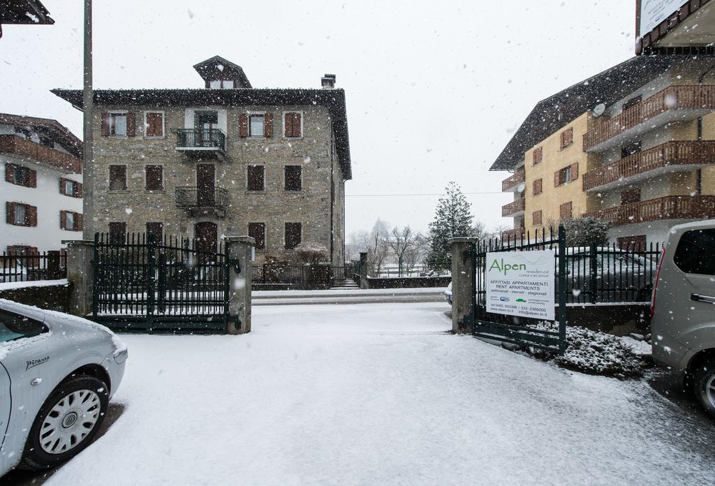 Residence Alpen Casavacanze Pinzolo Bagian luar foto
