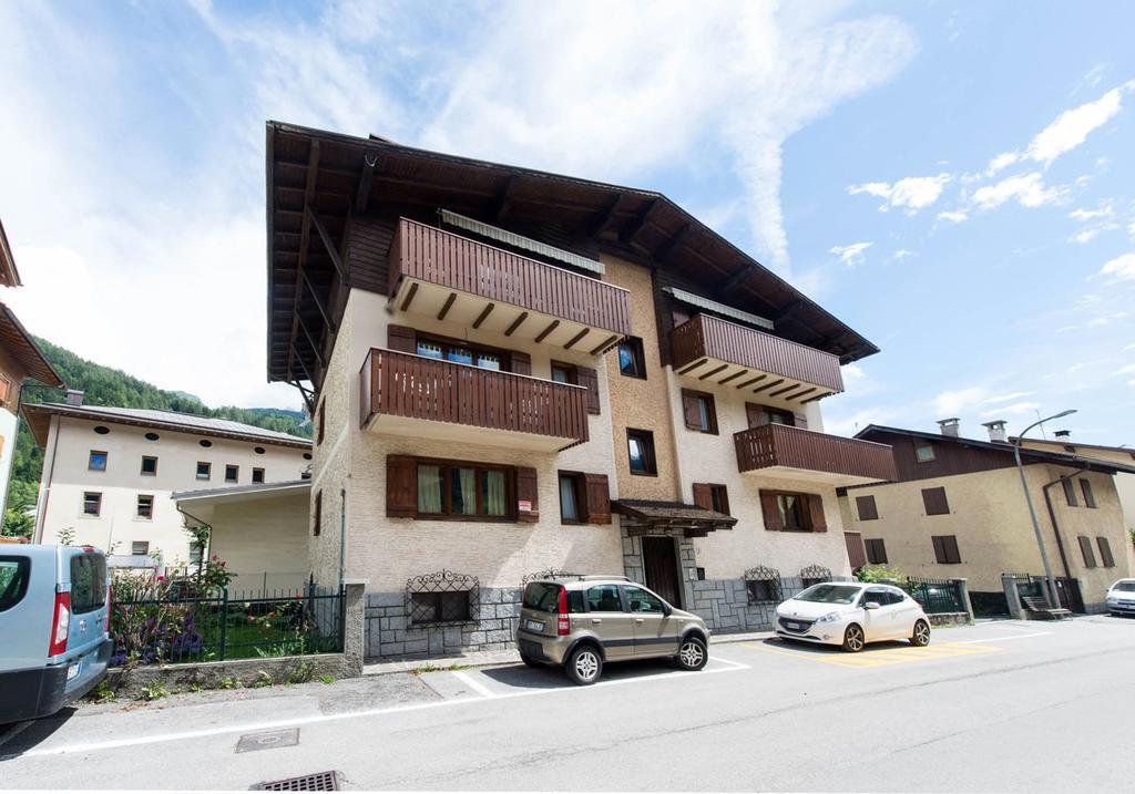 Residence Alpen Casavacanze Pinzolo Bagian luar foto