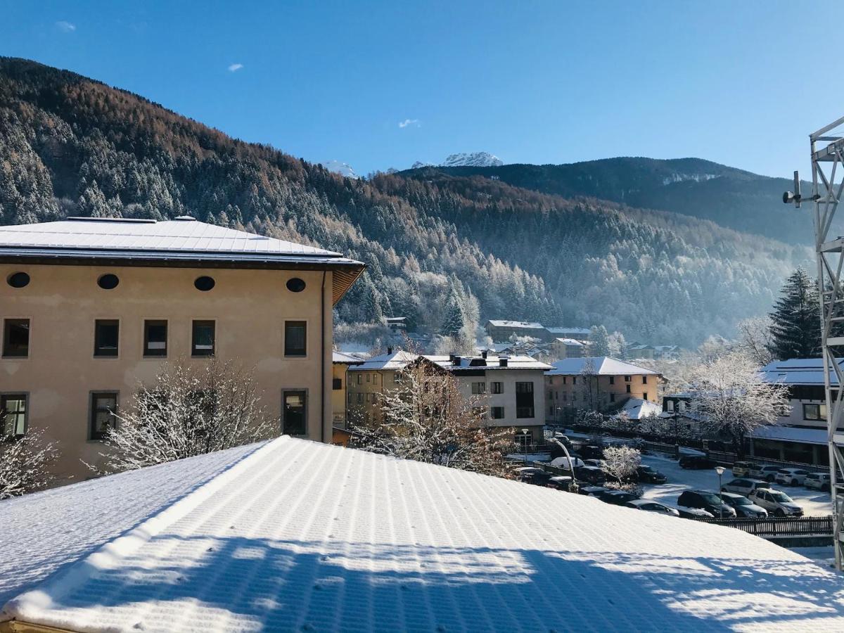 Residence Alpen Casavacanze Pinzolo Bagian luar foto
