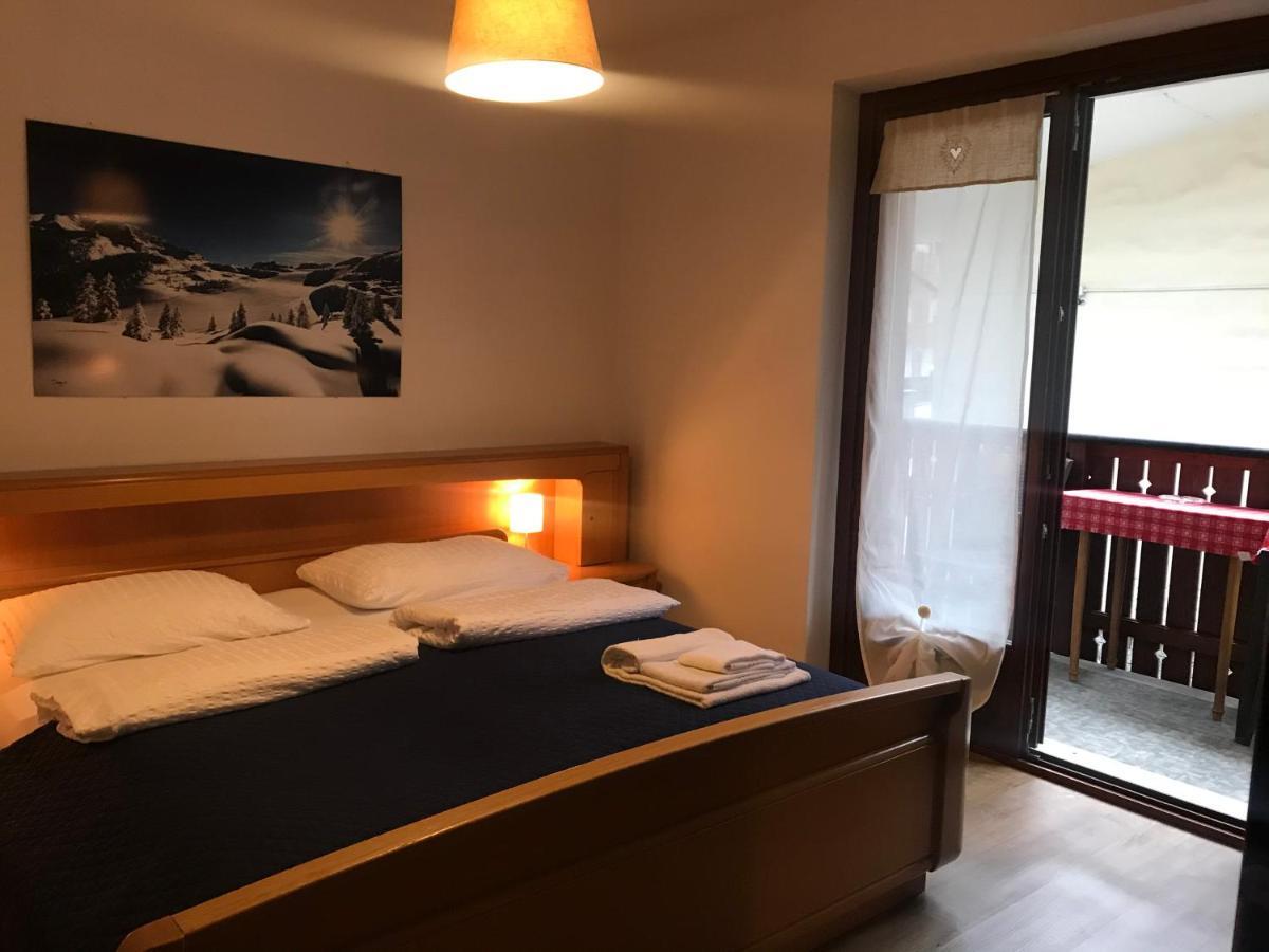 Residence Alpen Casavacanze Pinzolo Bagian luar foto